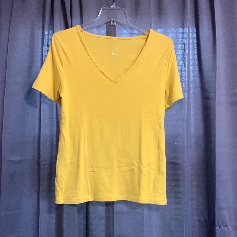A new day soft v neck t shirt yellow size M